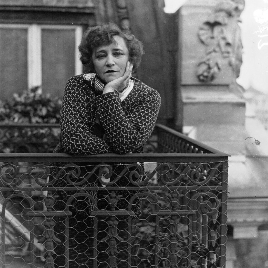 Colette, femme écrivain (portrait). Paris : Agence de presse Mondial Photo-Presse, 1932. 1 photographie sur plaque de verre / Source gallica.bnf.fr / Bibliothèque nationale de France, département des estampes et de la photographie, EI-13 (2946) (détail)